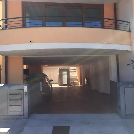 Monica Apartment